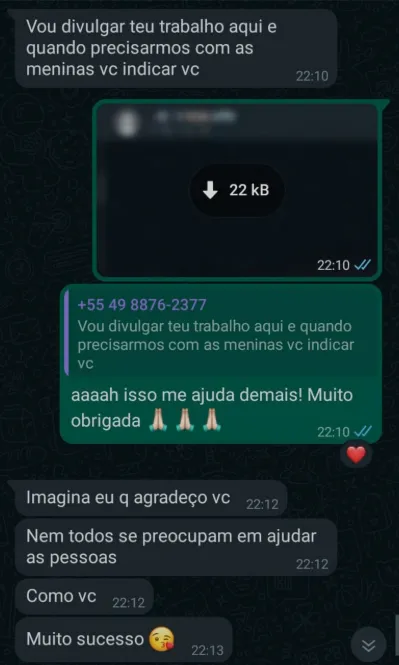 Print de WhatsApp com feedback positivo de cliente sobre as artes entregues